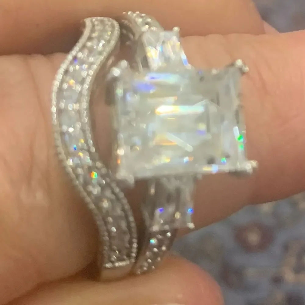 Lovely emerald cut solitaire with a pretty ring guard . Size 9 . Rhodium plated